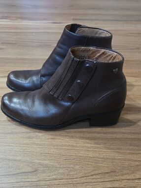 Ariat Dark Spat II Brown Leather Ankle Booties with Button Accent